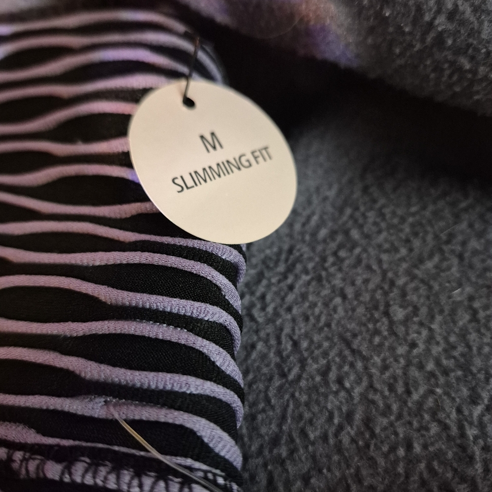 Black and Purple Patterned Leggings - Picture 3 of 4